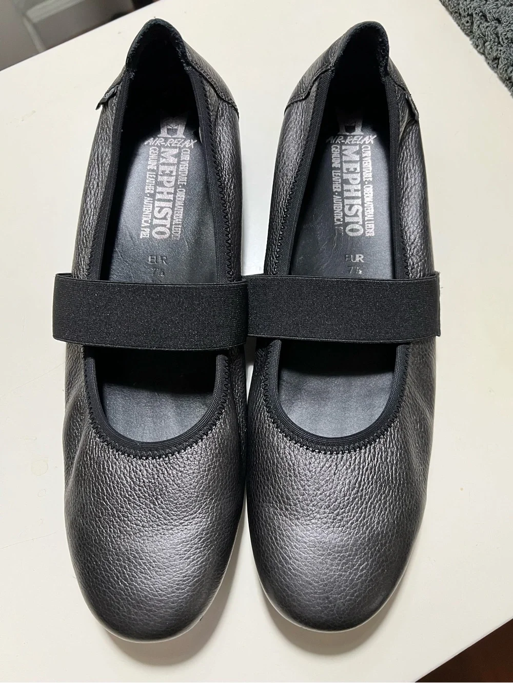 Mephisto metallic gray leather ballet flats/mary Jane’s elastic strap at instep.